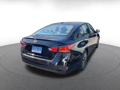Used 2025 Nissan Altima 2.5 SV FWD image 21