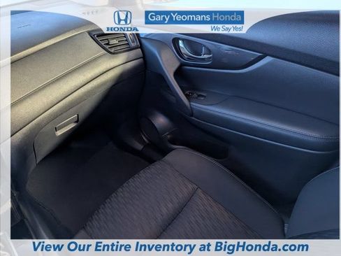 Used 2018 Nissan Rogue SV FWD image 15