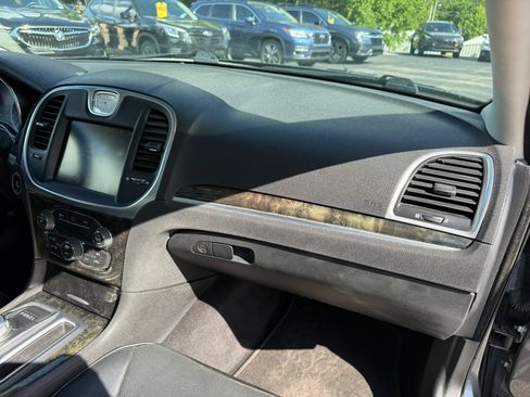 Used 2016 Chrysler 300 C RWD image 15