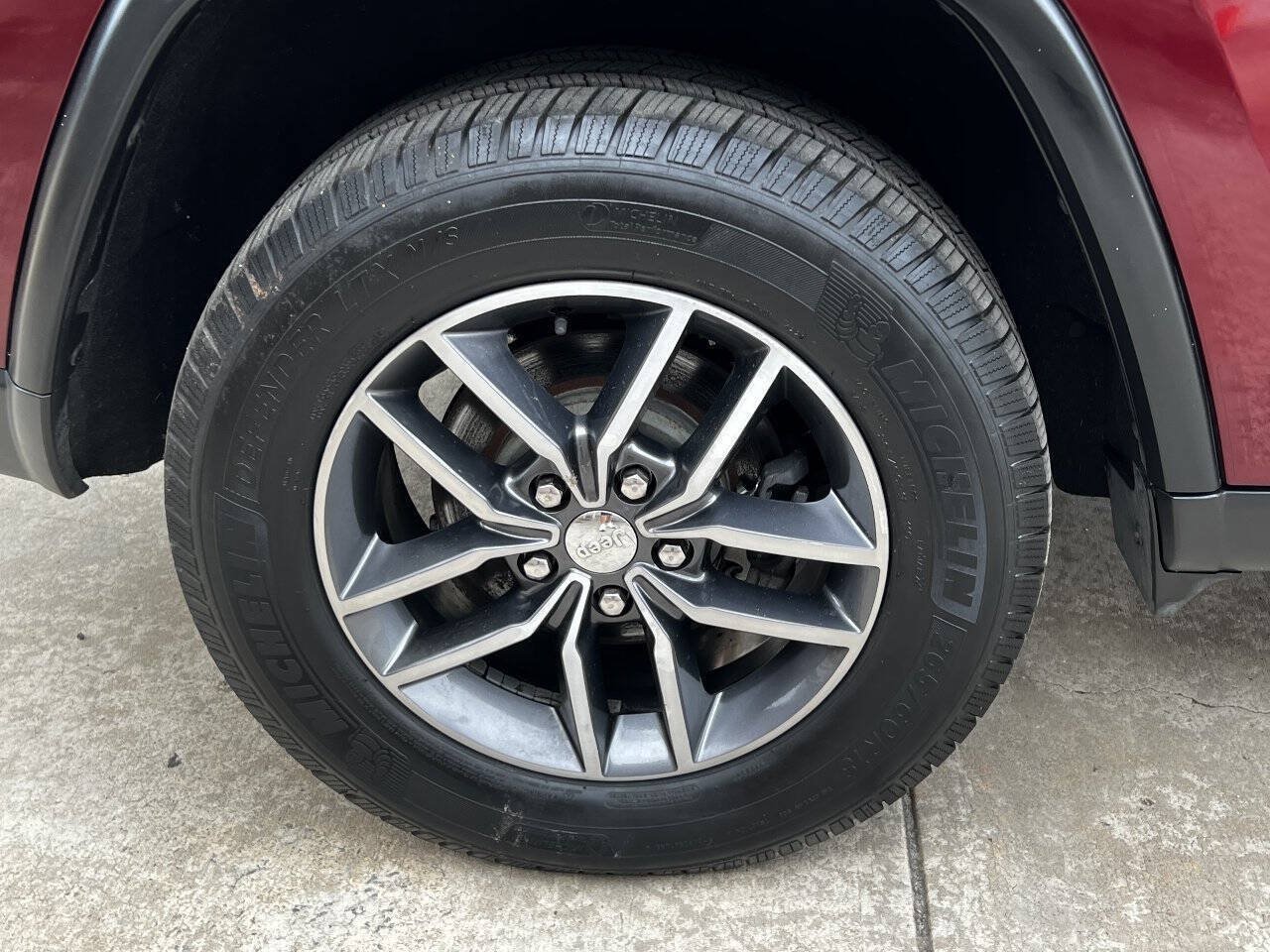 Used 2017 Jeep Grand Cherokee Limited AWD/4WD image 9