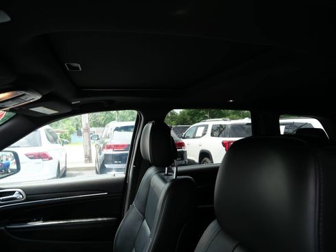 Used 2020 Jeep Grand Cherokee Limited AWD/4WD image 11