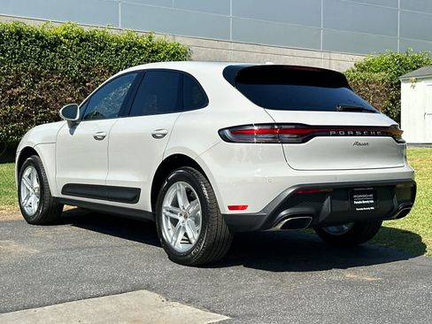 Certified 2025 Porsche Macan AWD/4WD image 3