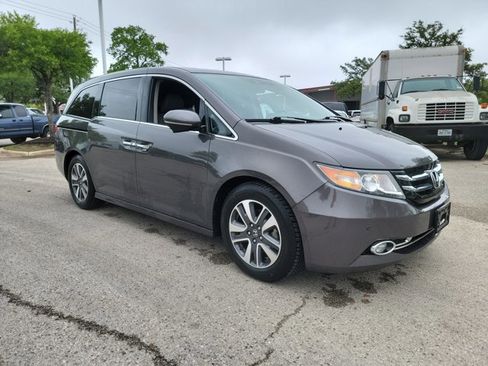 Used 2016 Honda Odyssey Touring image 3