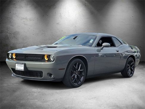 Used 2019 Dodge Challenger SXT w/ Blacktop Package image 5