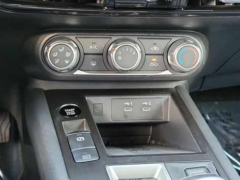 Certified 2025 Nissan Kicks SV image 11