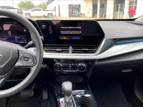 Used 2025 Chevrolet Trax LT image 7