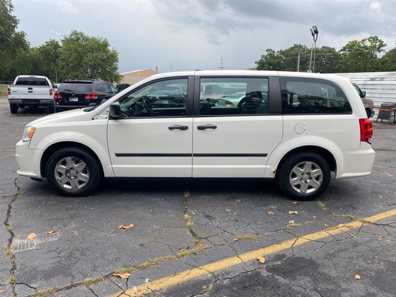 Used 2013 Dodge Grand Caravan American Value Package w/ UConnect Hands-Free Group FWD image 2