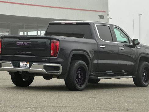 Used 2022 GMC Sierra 1500 SLT w/ SLT Premium Package image 2