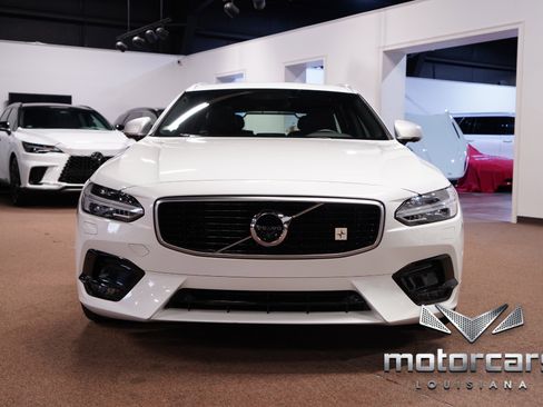 Used 2019 Volvo V90 T5 R-Design image 2