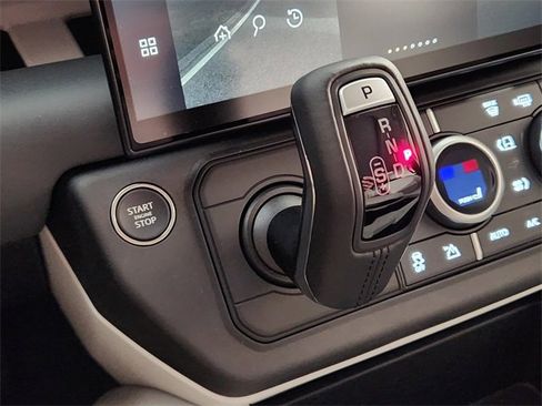 Used 2026 Land Rover Defender 110 S image 19