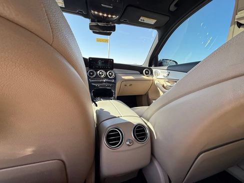 Used 2021 Mercedes-Benz GLC 300 4MATIC image 11