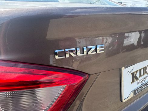 Used 2019 Chevrolet Cruze LS FWD image 13