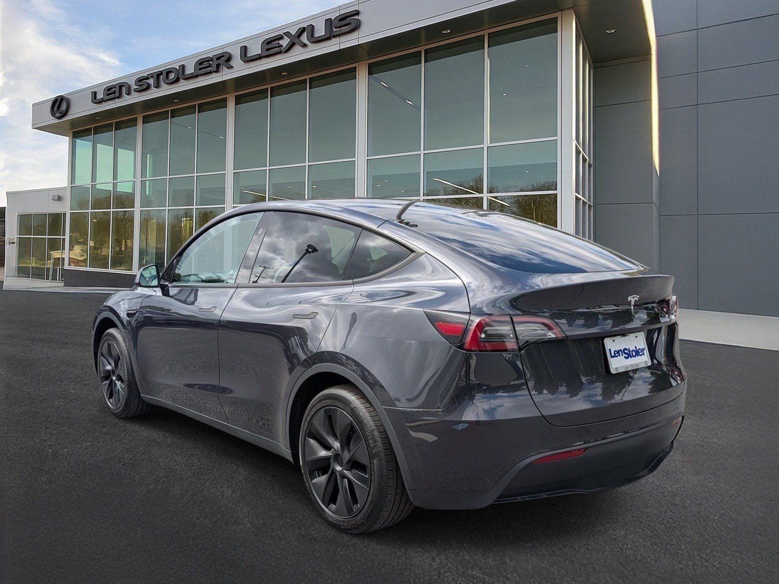 Used 2025 Tesla Model Y Long Range RWD image 5