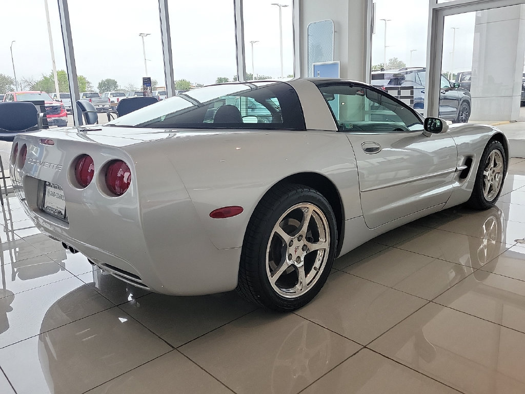 Used 2001 Chevrolet Corvette Coupe w/ Preferred Equipment Group2 RWD image 12