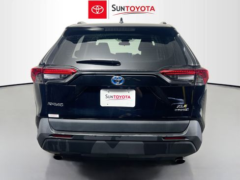 Used 2024 Toyota RAV4 XLE w/ Convenience Package image 5