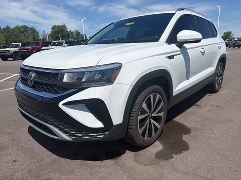 Used 2022 Volkswagen Taos SE w/ IQ.Drive SE Package AWD/4WD image 2