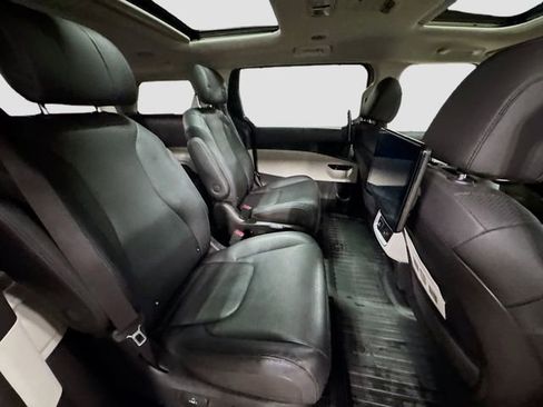 Used 2024 Kia Carnival SX Prestige image 33