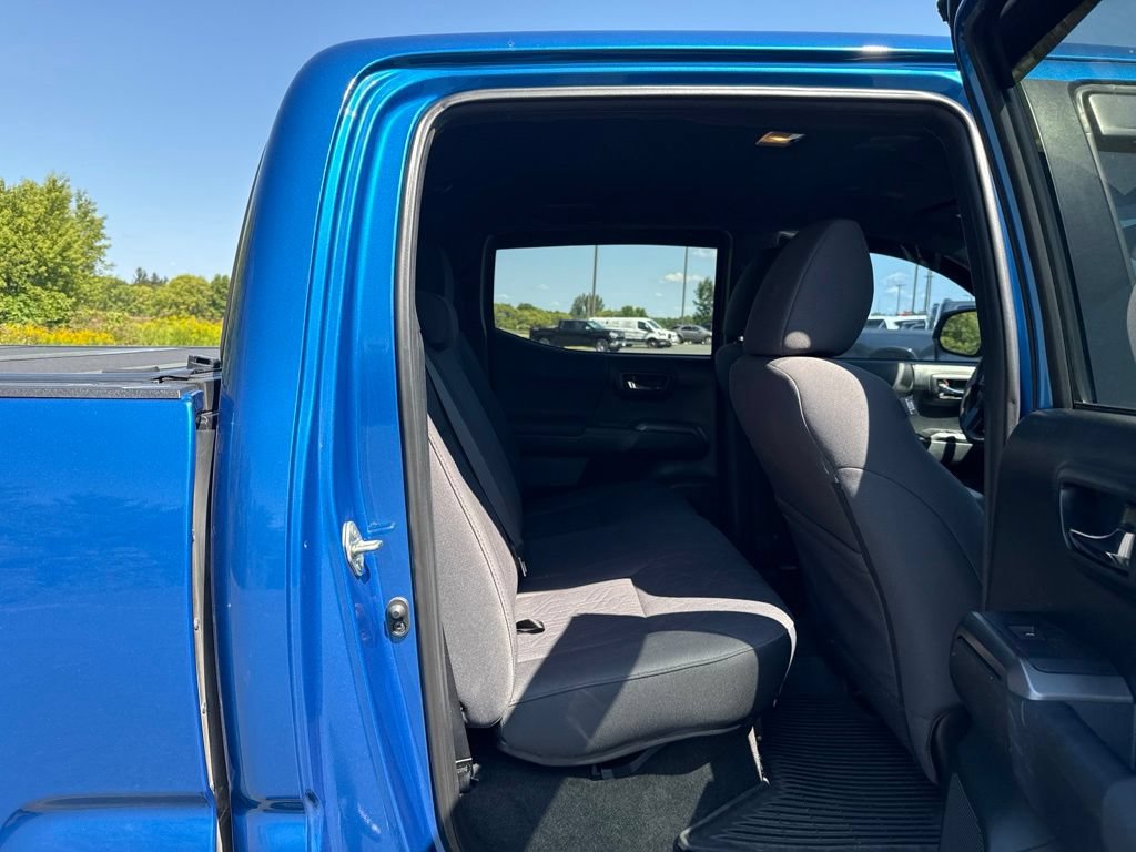Used 2017 Toyota Tacoma TRD Sport w/ Tow Package RWD image 11