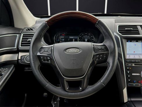 Used 2018 Ford Explorer Platinum image 16
