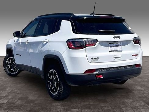 Used 2025 Jeep Compass Trailhawk AWD/4WD image 12