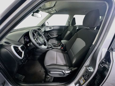 Used 2025 Kia Soul LX w/ LX Technology Package FWD image 13