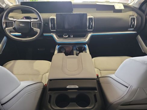 New 2025 Ford Expedition Platinum w/ Platinum Ultimate Package image 20