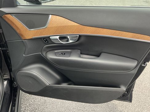 Used 2023 Volvo XC90 B6 Core w/ Protection Package Premier image 18