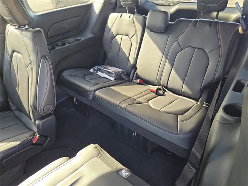 New 2025 Chrysler Voyager LX image 10