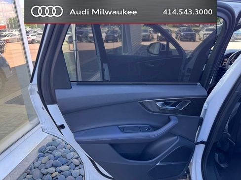 Used 2023 Audi Q7 2.0T Premium Plus w/ Premium Plus Package AWD/4WD image 12