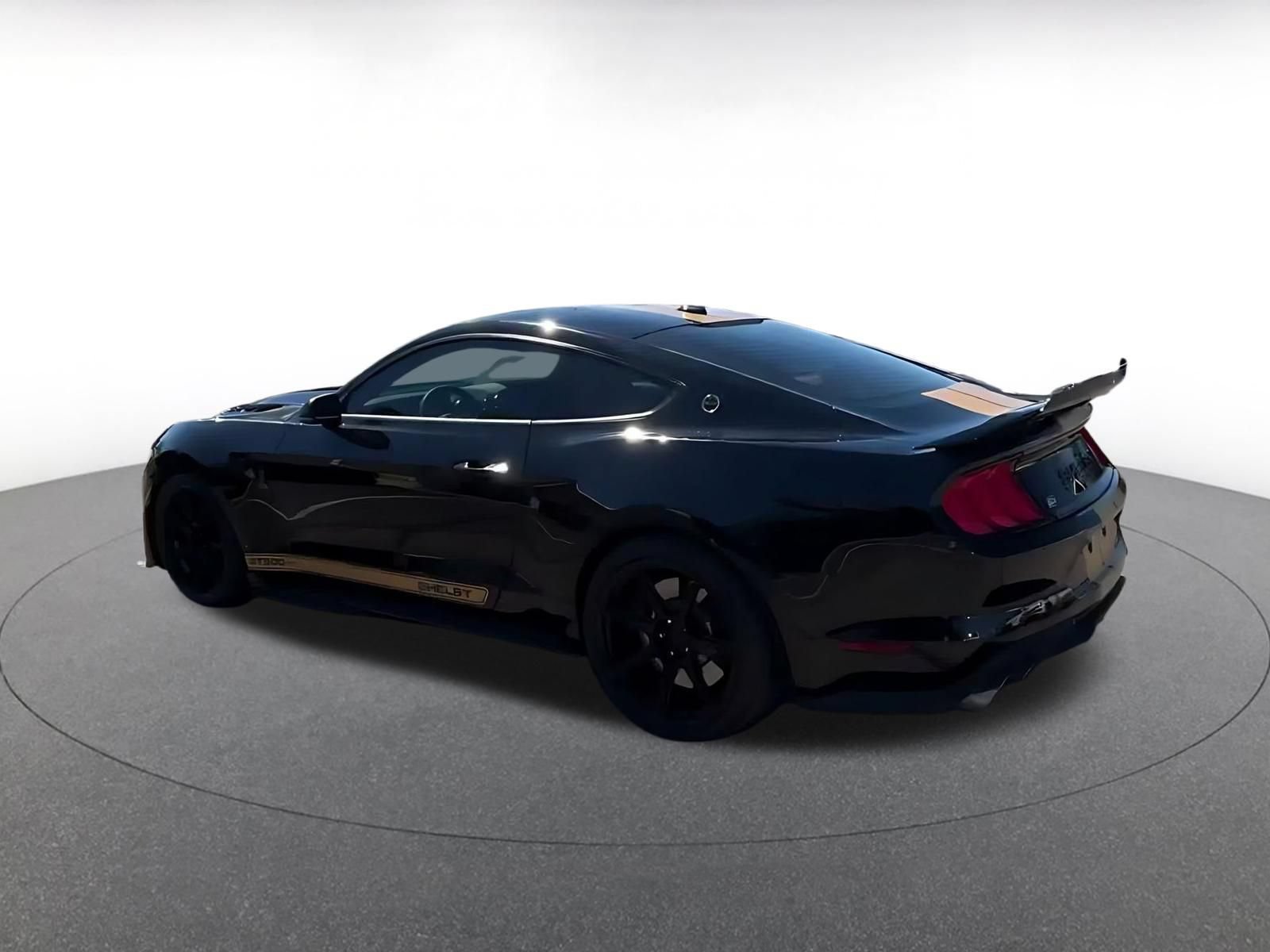 Used 2022 Ford Mustang Shelby GT500 w/ Technology Package RWD image 9
