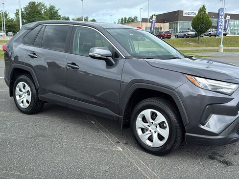 Used 2023 Toyota RAV4 LE AWD/4WD image 2