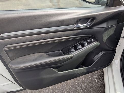 Used 2021 Nissan Altima 2.5 SV image 12