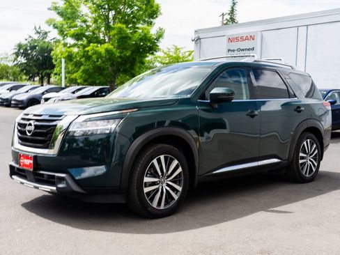 Used 2022 Nissan Pathfinder Platinum w/ Cargo Package AWD/4WD image 3