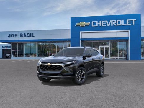 New 2026 Chevrolet Trax LT w/ LT Convenience Package FWD image 8