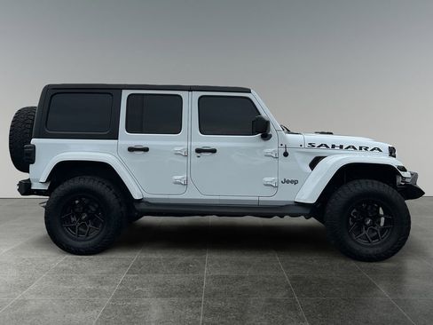 Used 2023 Jeep Wrangler Unlimited Sahara AWD/4WD image 10