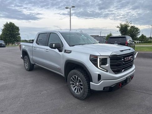 Used 2022 GMC Sierra 1500 AT4 AWD/4WD image 1