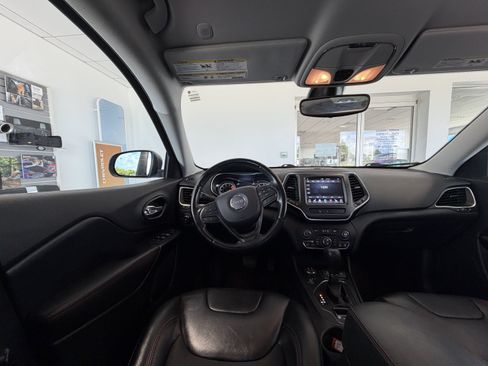 Used 2020 Jeep Cherokee Trailhawk w/ Cold Weather Group AWD/4WD image 3