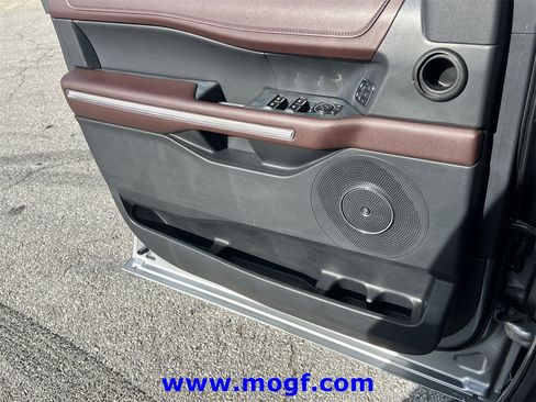 Used 2024 Ford Expedition Limited image 20