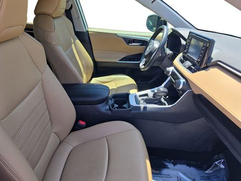Used 2020 Toyota RAV4 XLE Premium FWD image 15