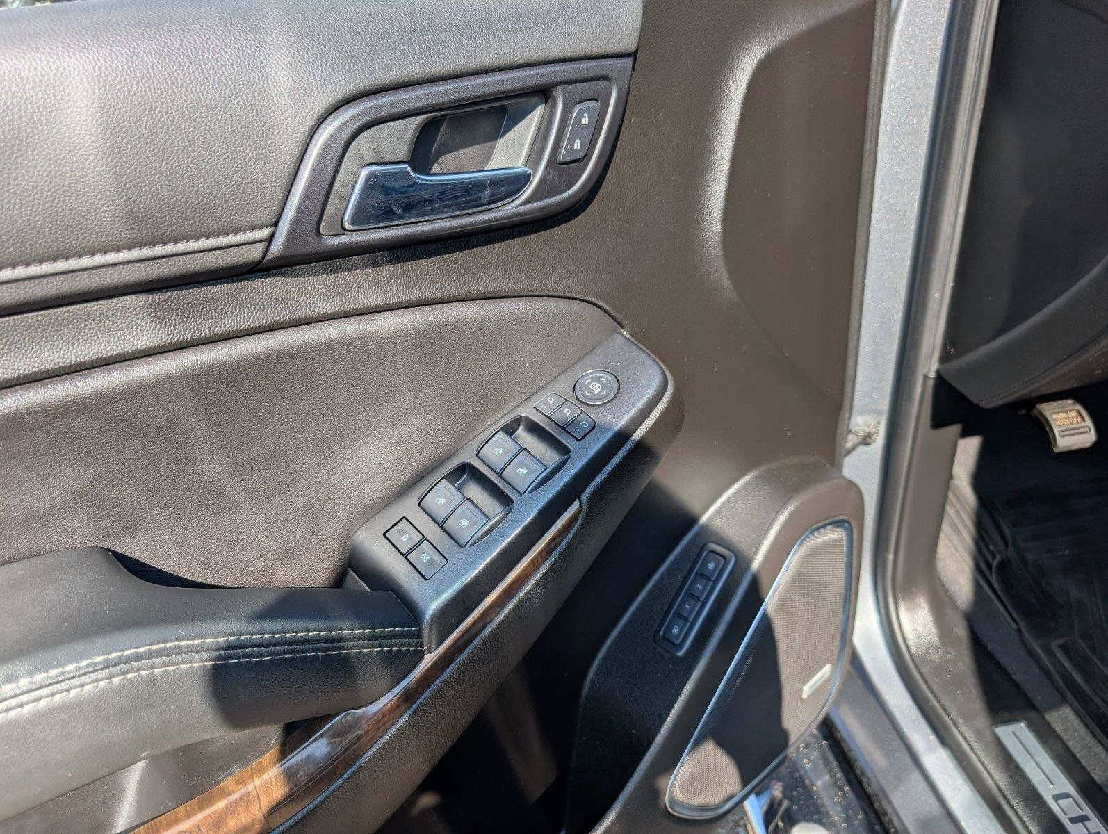 Used 2019 Chevrolet Tahoe LT w/ LT Signature Package RWD image 13