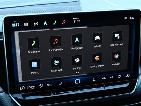 Used 2025 Volkswagen Golf w/ Euro Style Package image 34