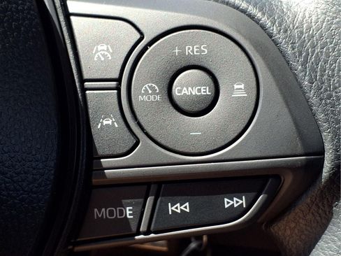 Used 2026 Toyota Corolla LE FWD image 22