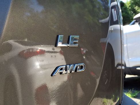 Used 2015 Toyota RAV4 LE AWD/4WD image 10