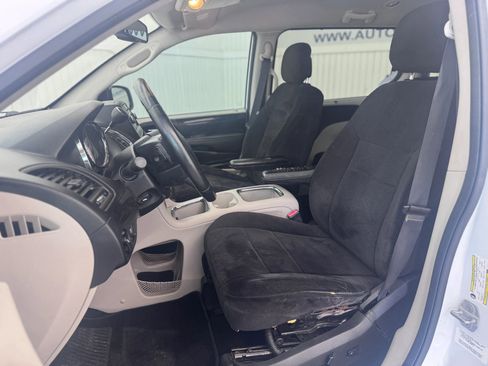 Used 2013 Dodge Grand Caravan SXT w/ UConnect Hands-Free Group image 9