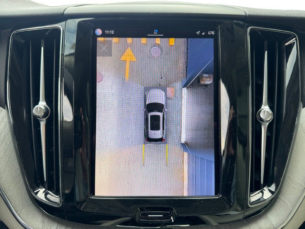 Certified 2024 Volvo XC60 B5 Plus w/ Protection Package Premier AWD/4WD image 17