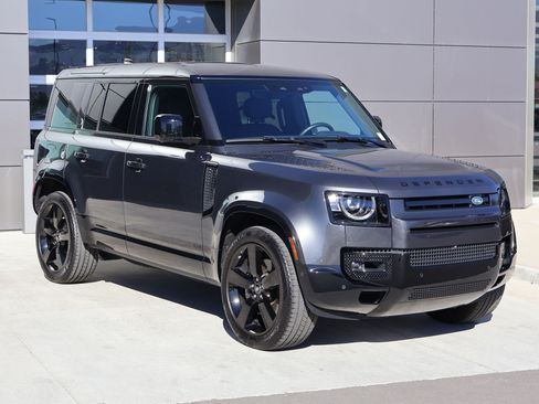 Used 2025 Land Rover Defender 110 V8 AWD/4WD image 3