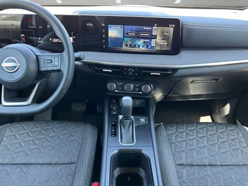 Certified 2025 Nissan Kicks SV image 3