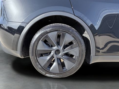 Used 2025 Tesla Model Y Long Range image 10
