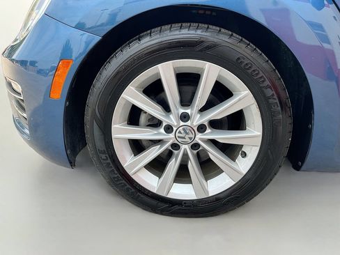 Used 2019 Volkswagen Beetle 2.0T SE FWD image 31