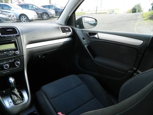 Used 2011 Volkswagen Golf 4-Door image 17